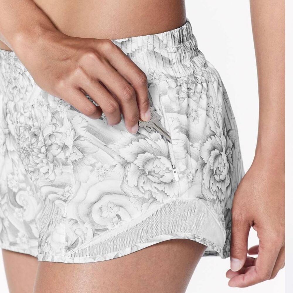 Lululemon Hotty Hot Short II 2.5"